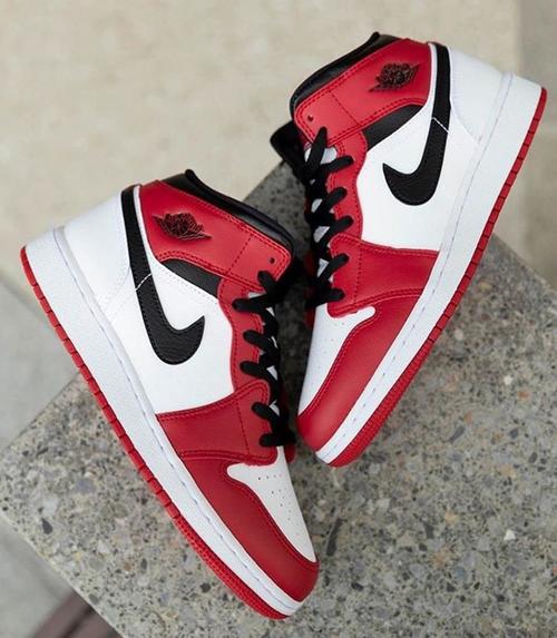 Air Jordan 1 Mid \