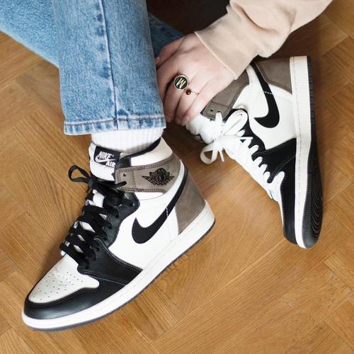 air jordan 1 mochas
