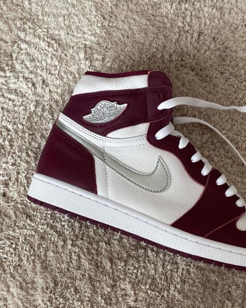 Air Jordan 1 High OG Bordeaux 555088-611